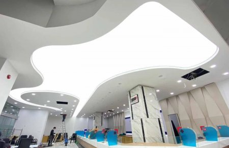 Modern Ma�aza ve Ofis Dekorasyonunda I��kl� (Transparan) Gergi Tavan Kullan�m�